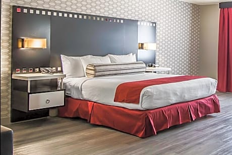 1 King Bed, Nonsmoking