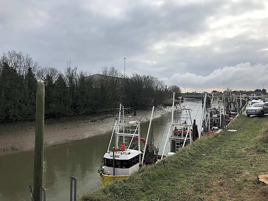 Quayside Hotel & Bar