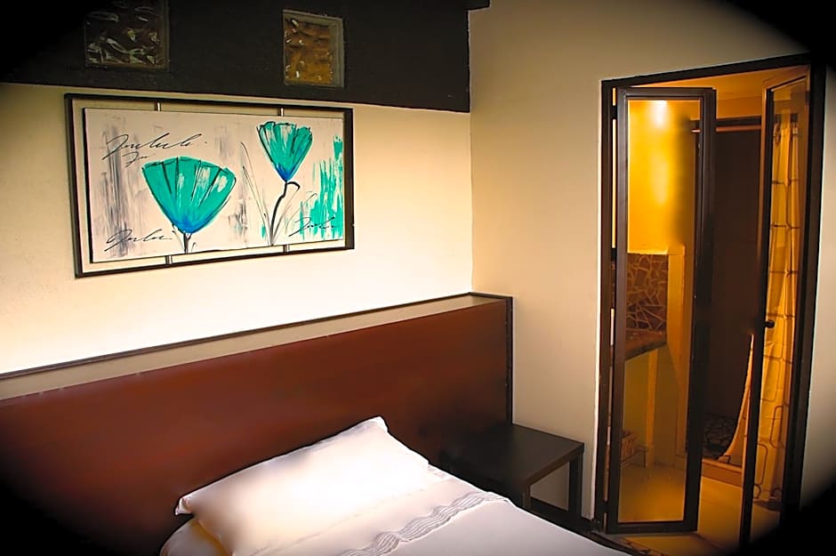 Aztic Hotel and Executive Suites