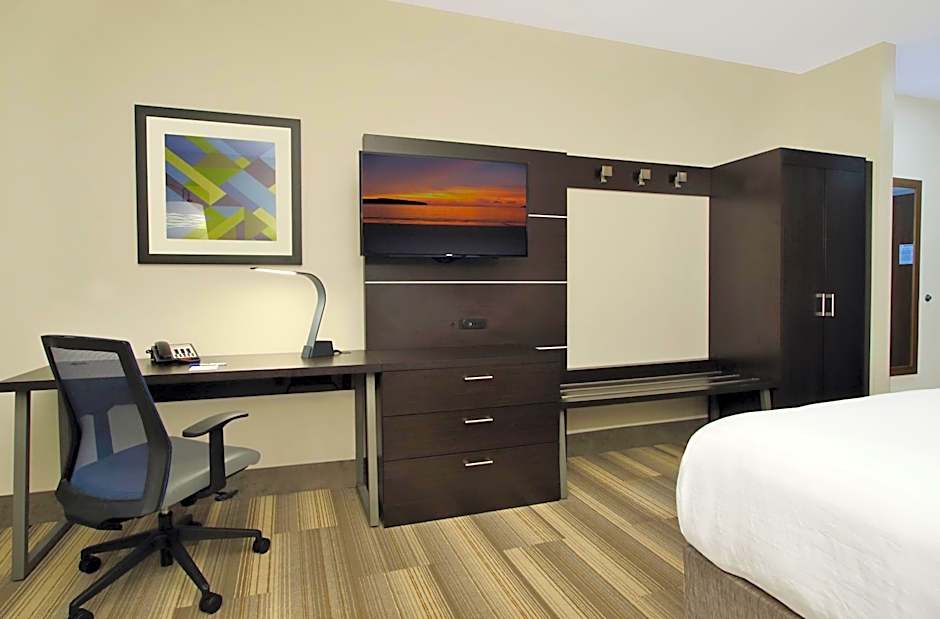 Holiday Inn Express & Suites Brookshire - Katy Freeway By IHG