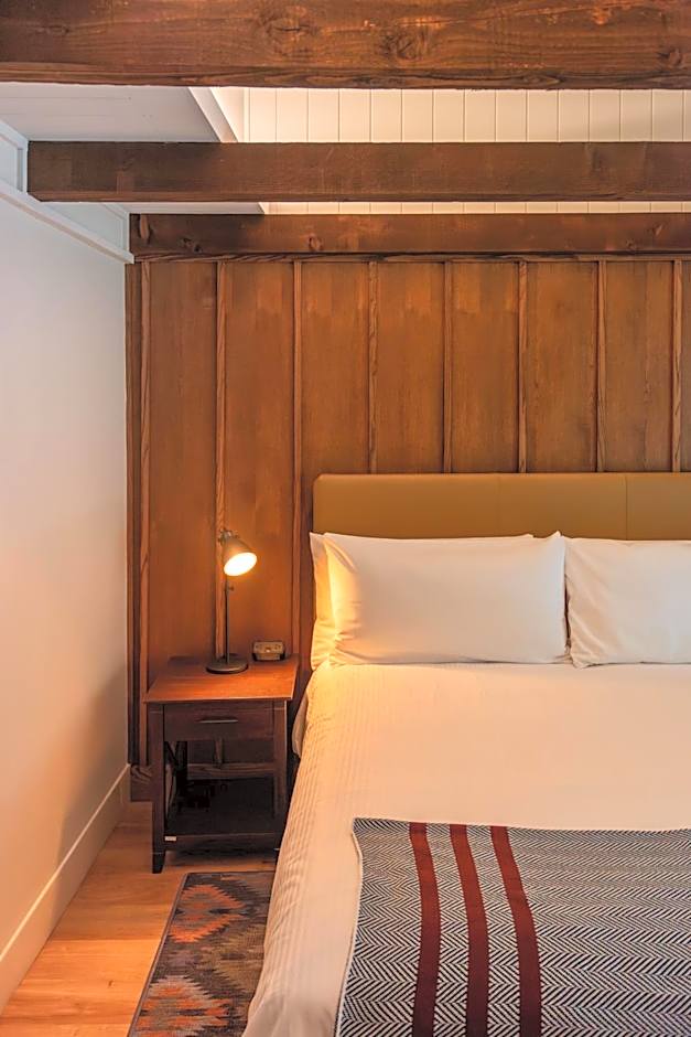 Historic Rocky Waters Inn, A Small Luxury Hotel