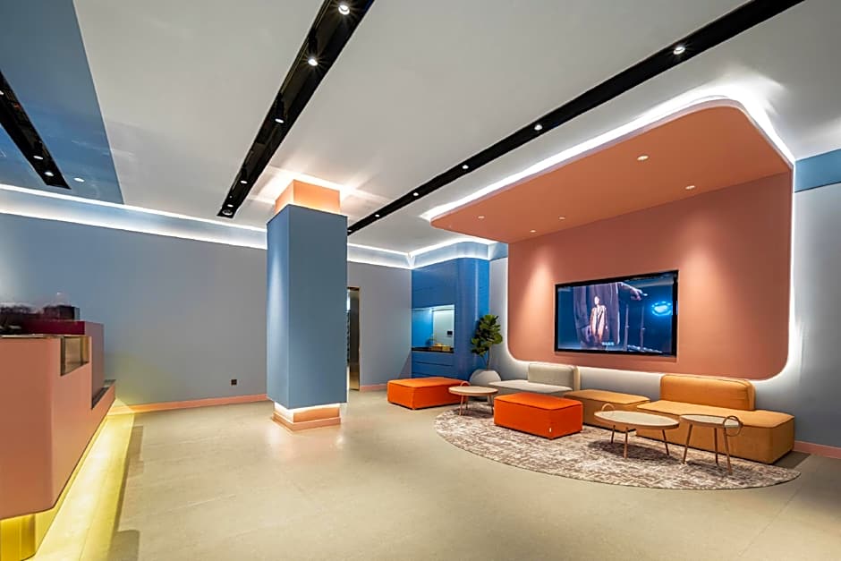 Hanting Hotel Wuhan Hongshan Square Metro Station