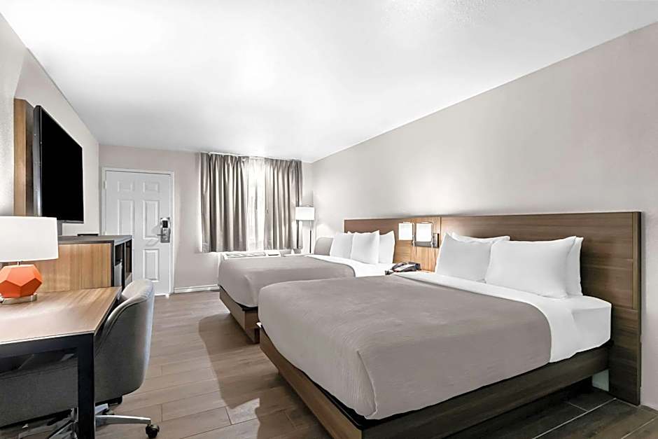 Quality Inn & Suites Port Lavaca near Lighthouse Beach