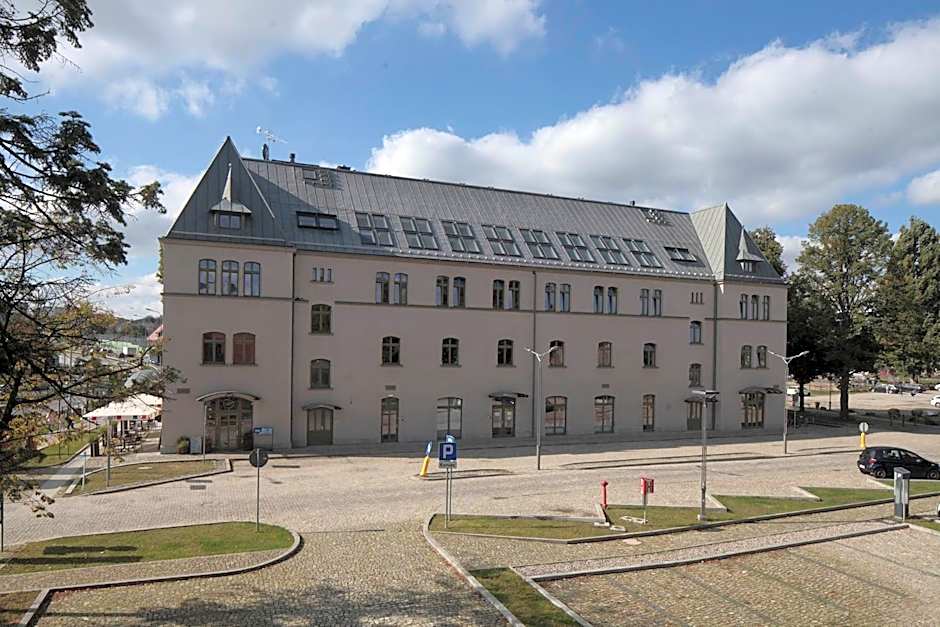 Lofty Kampus Garnizon