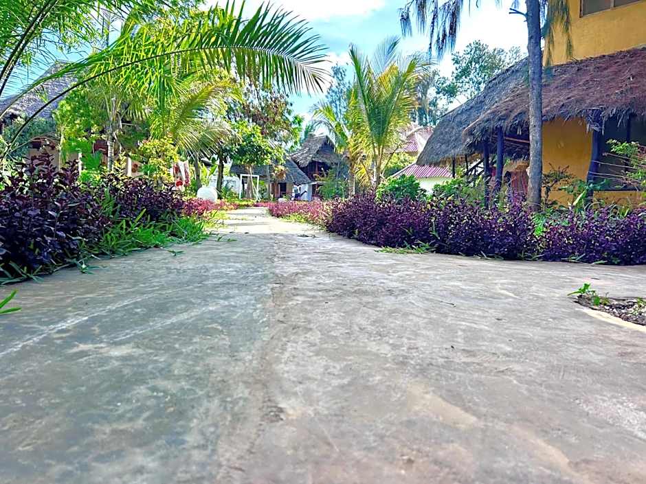 Tropinest bungalows & hostel