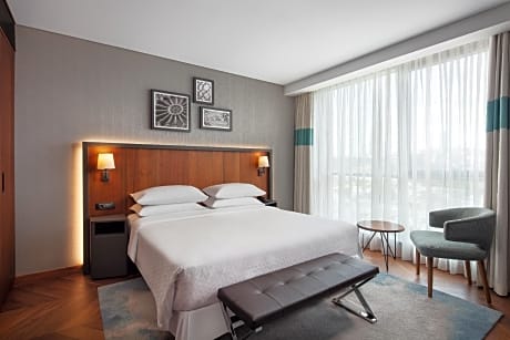 Junior Suite Room, 1 Bedroom Junior Suite, 1 King, City view, Away from elevator, High floor