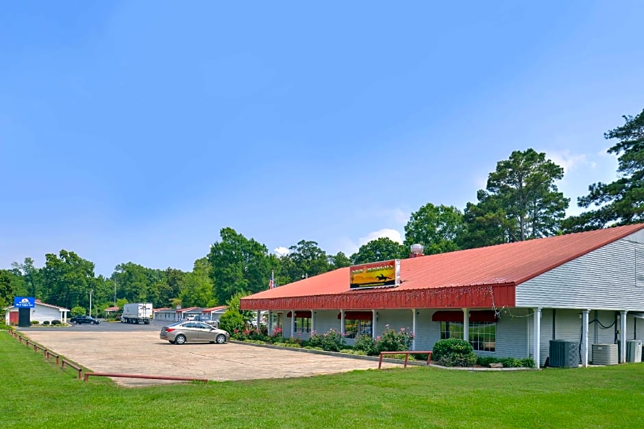 Photo 1 of 34 of Americas Best Value Inn Winnsboro, LA