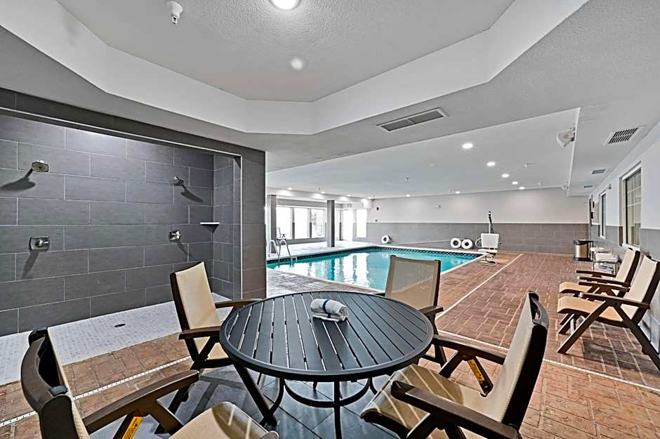 Country Inn & Suites by Radisson, Bloomington-Normal Airport, IL