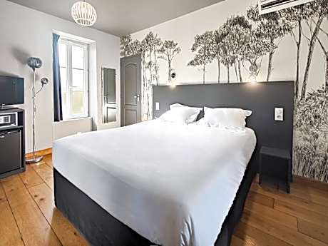 Standard Double Room (dependance 591 ft from Castle)