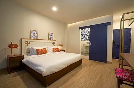 Deluxe Room with King Bed - Non-Smoking