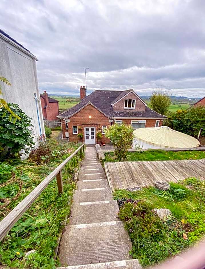 Healing Waters Sanctuary, Peaceful Retreat House, Glastonbury