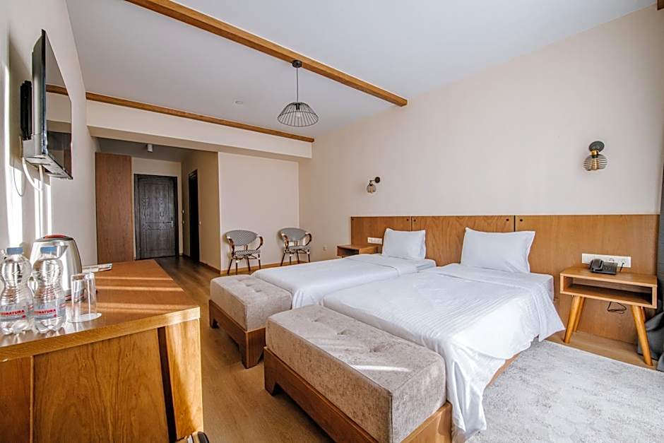Foto 1 dari 5 — Larger 1 Double Bed or 2 Beds, Annex Building