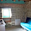 Conjunto Rural la Tejedora. Albergue y estudios familiares.