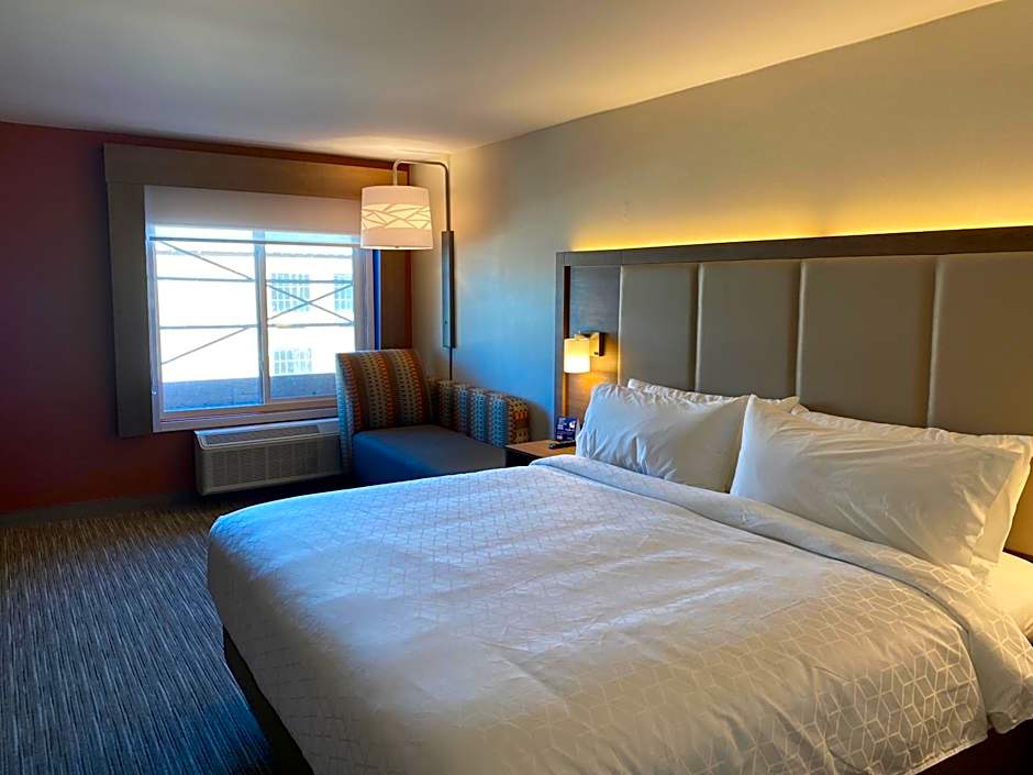 Holiday Inn Express and Suites Chatsworth By IHG