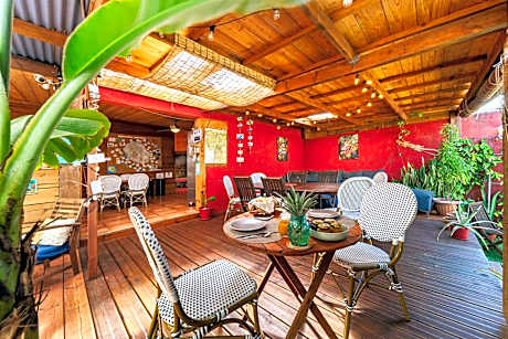 Les Baroudeurs Hostel