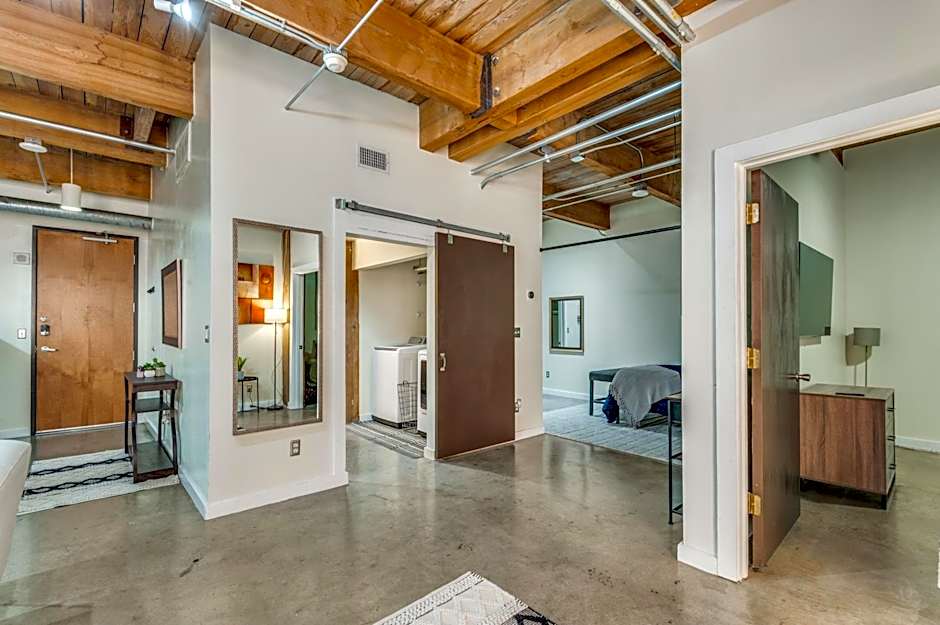 Downtown Dallas Condo - 2BR 1BA