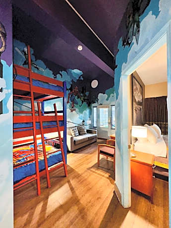 Efficiency Queen Suite with Three Bunk Beds - Pool Side
