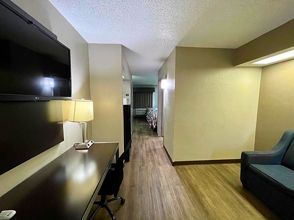Red Roof Inn & Suites Jackson - Richland