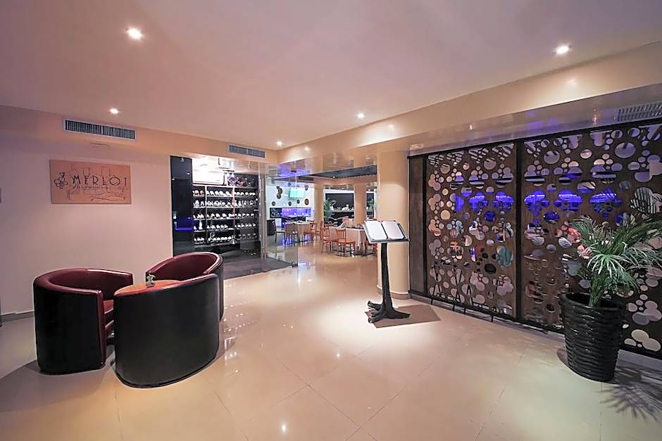 Le Reve by Mij - Beachfront Hotel