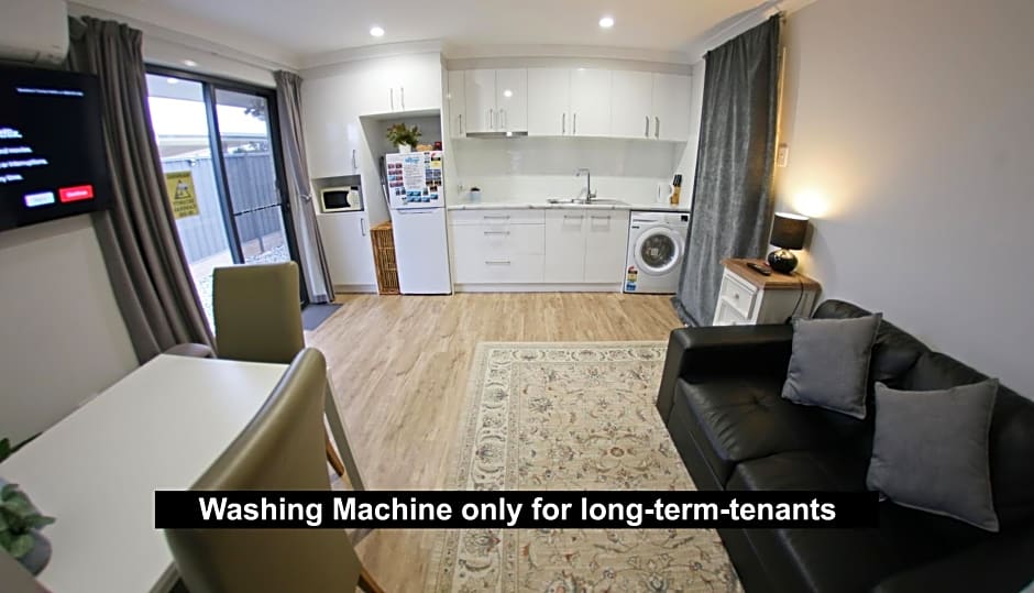 Granny Flat next to golf course