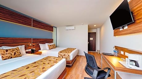 2 Double Beds, Nonsmoking, Accessible