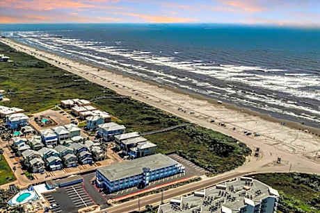 Seaside Boutique Hotel, Waves At Your Doorstep