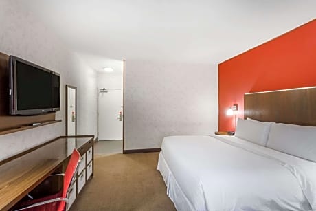 1 King Bed Non-Smoking