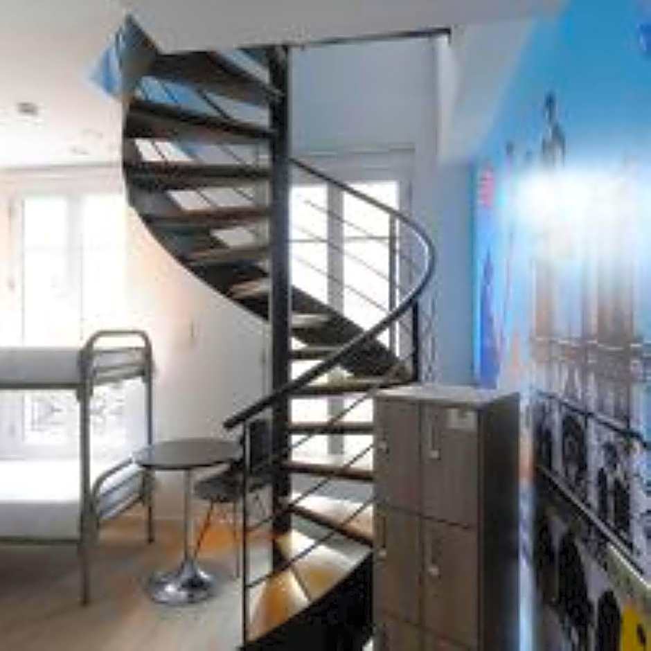 The 3 Ducks Eiffel Tower by Hiphophostels