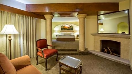 Master Suite Two Beds S