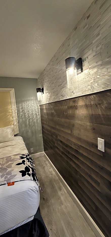 Dragonfly Inn & Suites