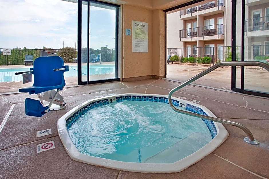Holiday Inn Express Hotel & Suites Branson 76 Central, an IHG Hotel