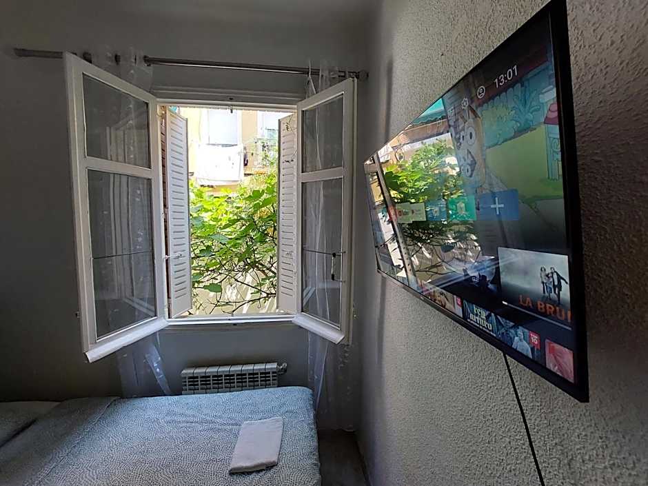 N1 Casa de Madrid - greenpeace line