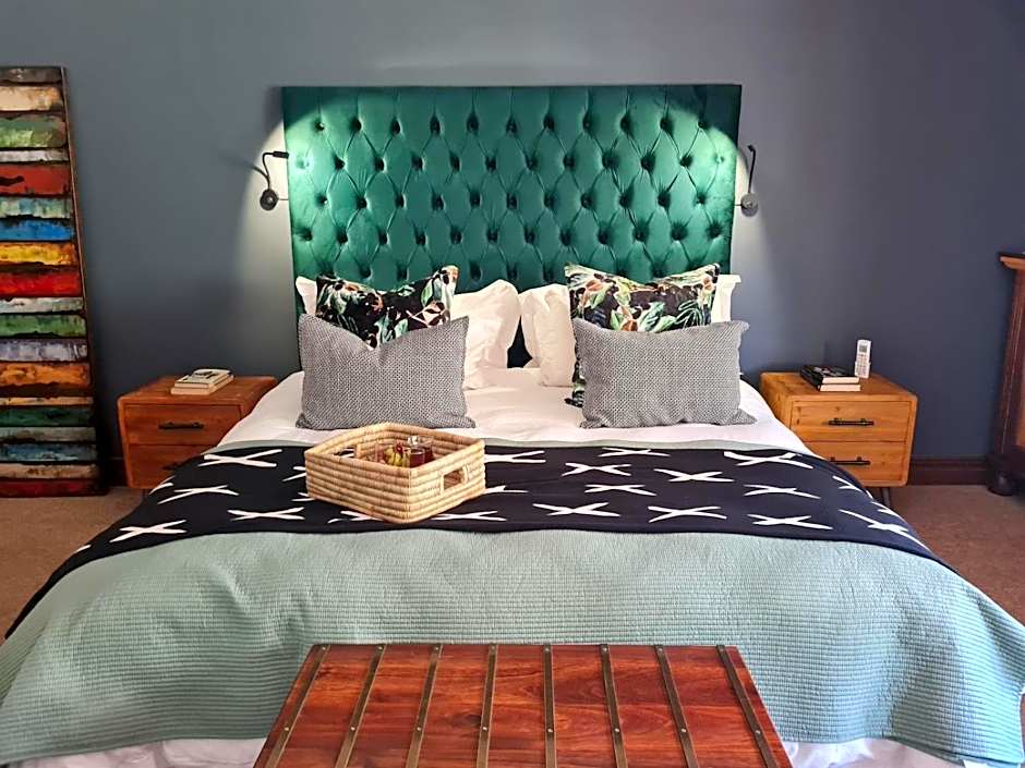 The Woodpecker Inn