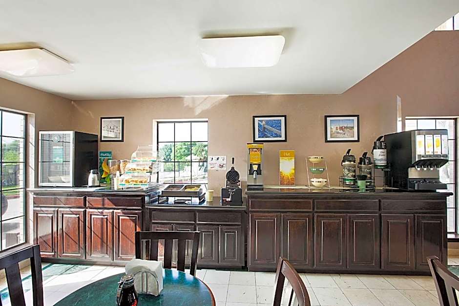 Quality Inn Near Medical Center San Antonio – San Antonio, TX