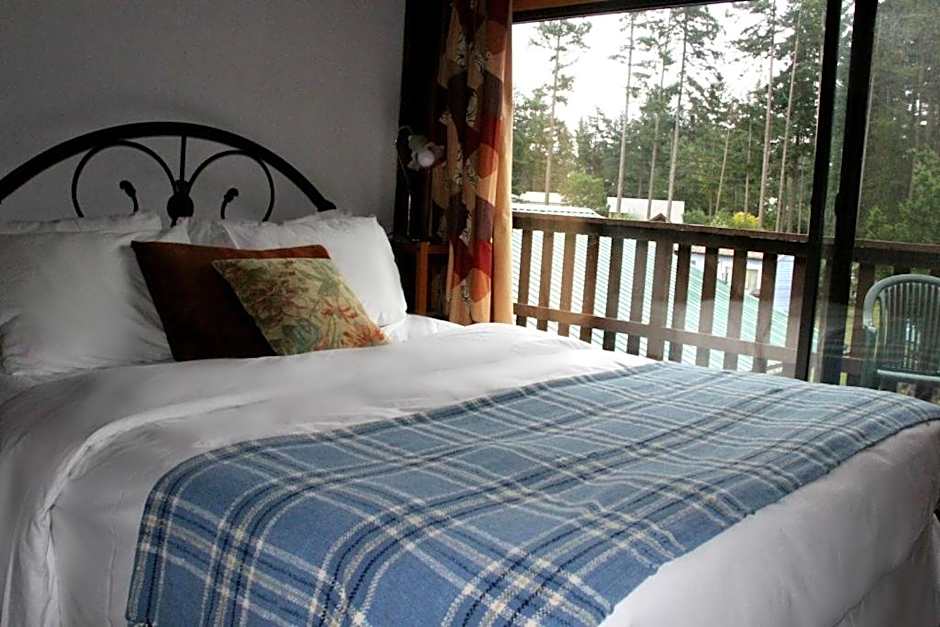 The Surf Lodge and Pub