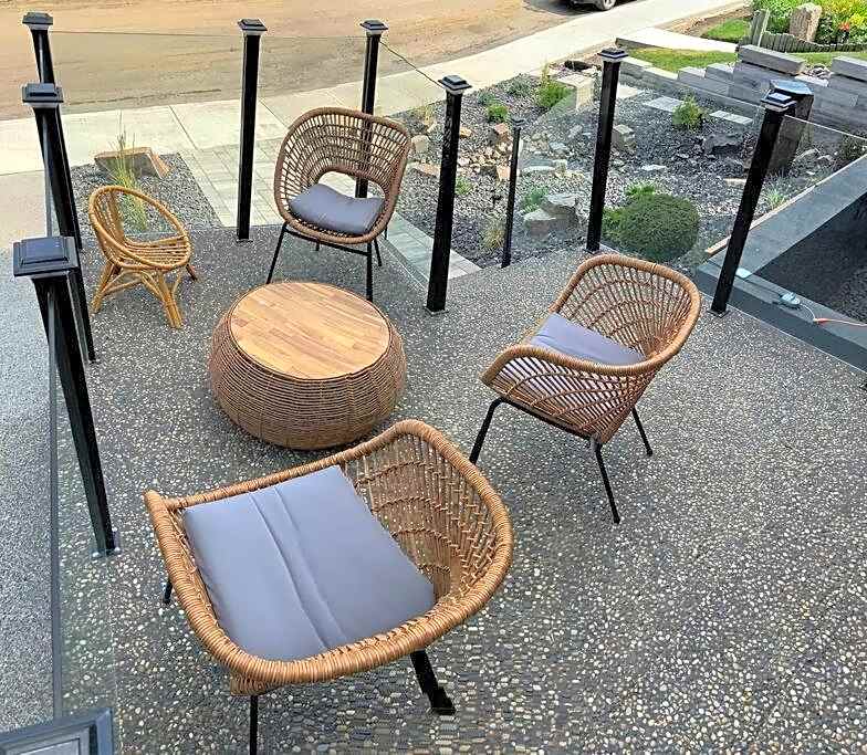 Executive Bsmt Suite, King Bed, 5 min to DT & Whyte Ave, Sleeps 6!