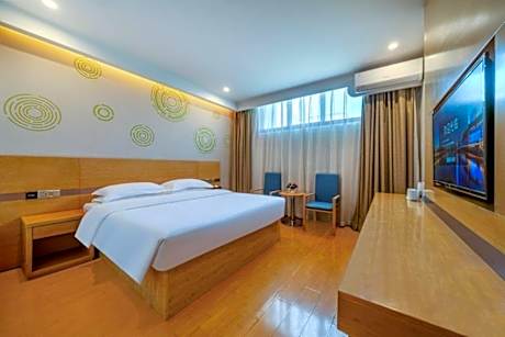 Business Queen Room
