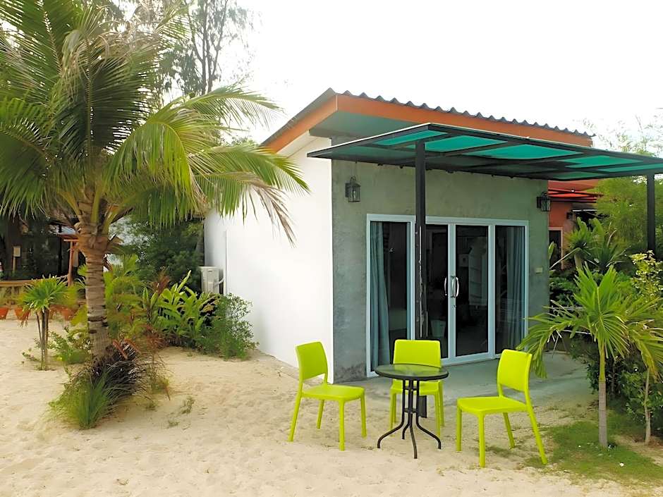 SeaEsta Beach