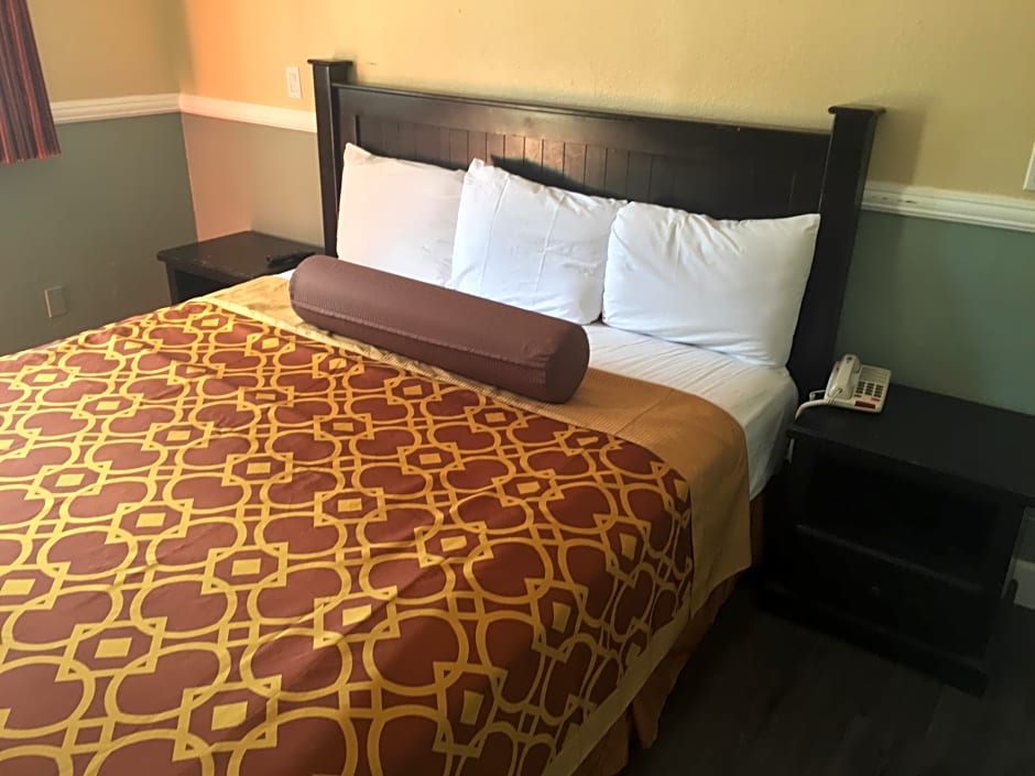 Paradise Inn & Suites