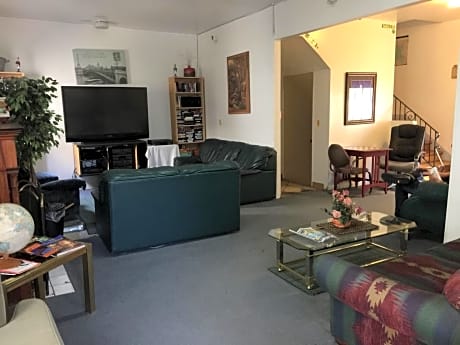 Avenues Hostel