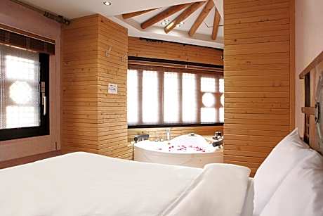 Deluxe Double Room with Bath