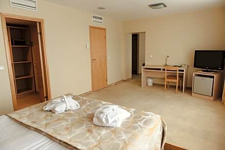 One-Bedroom Suite with Sofa Bed