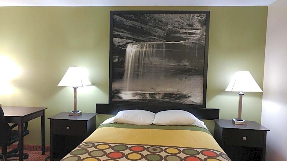 Super 8 by Wyndham DeKalb IL