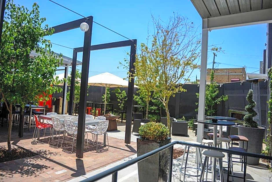 Crossroads Hotel
