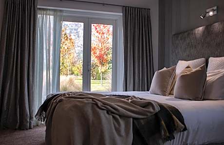 Suite with Mountain View