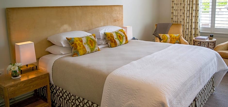 Photo 1 of 4 of 1 King Bed Lodge