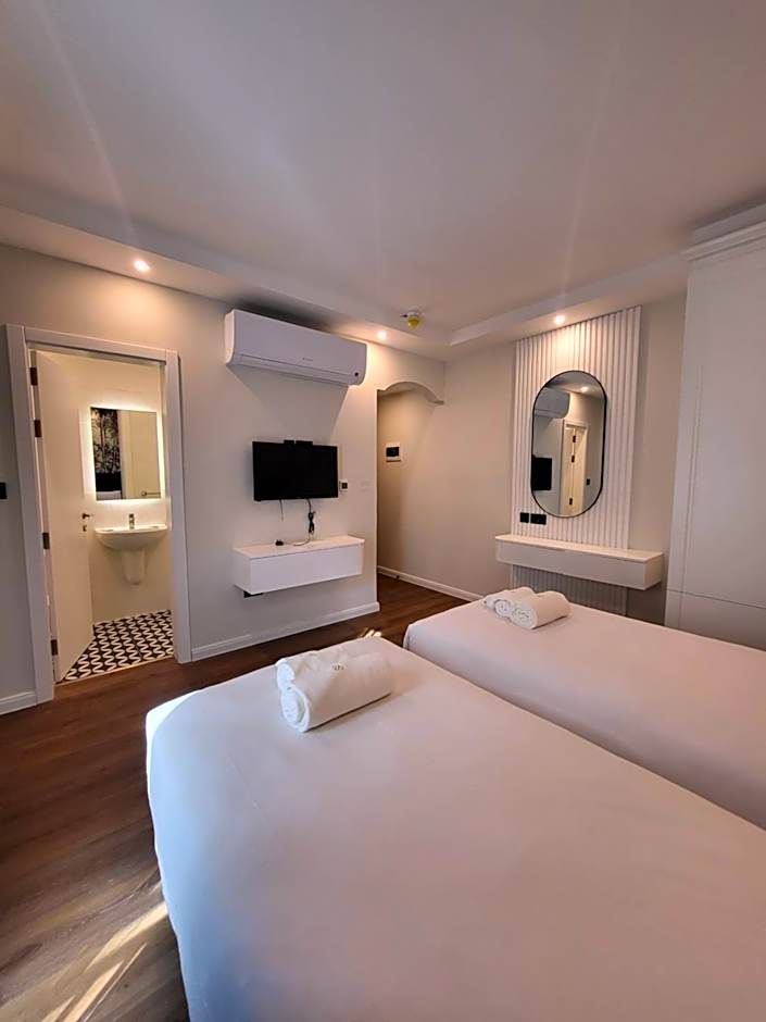Carlton Hotel