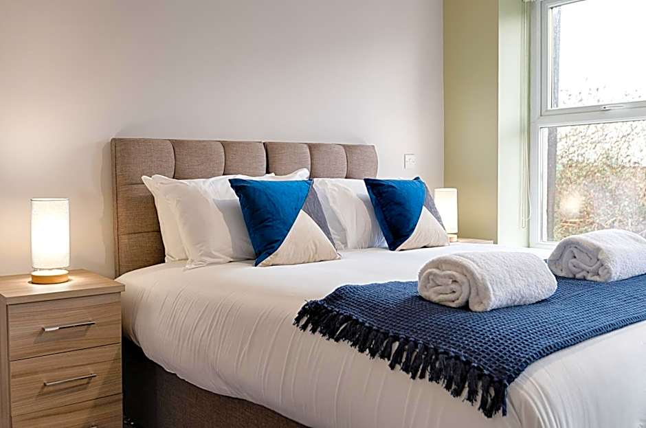 Contractor Base - Kitchen - Parking Included