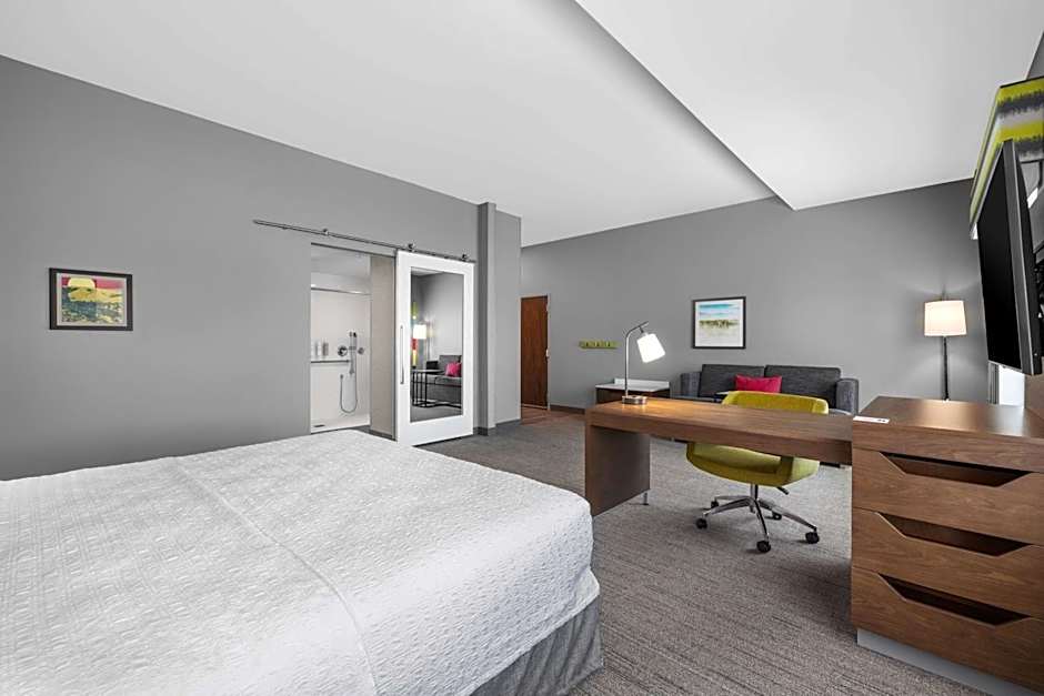 Hampton Inn & Suites Bakersfield Central