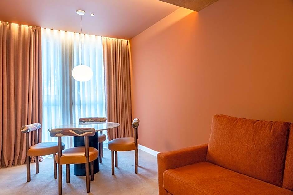 Cenica Porto Hotel, Curio Collection by Hilton